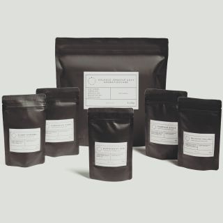 Dárkové sety aromatizované kávy. ☕ Slaný karamel? Chilli🌶️? Borůvky🫐? Kokos🥥? Čokoláda🍫? #káva #kafe #darkypromuze...