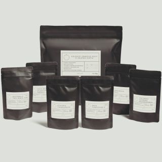 Dárkový set zrnkové kávy z šesti různých oblastí. Skladem, odesíláme ihned -> garance doručení do Vánoc. 🎄🎁 #darkypromuze...